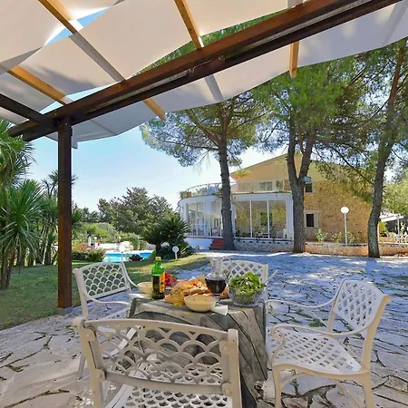 Homestay szállás Trullo Matthias Heated Pool *