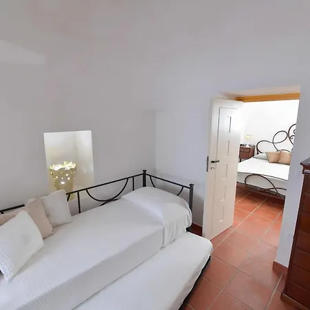 Trullo Matthias Heated Pool Homestay szállás *